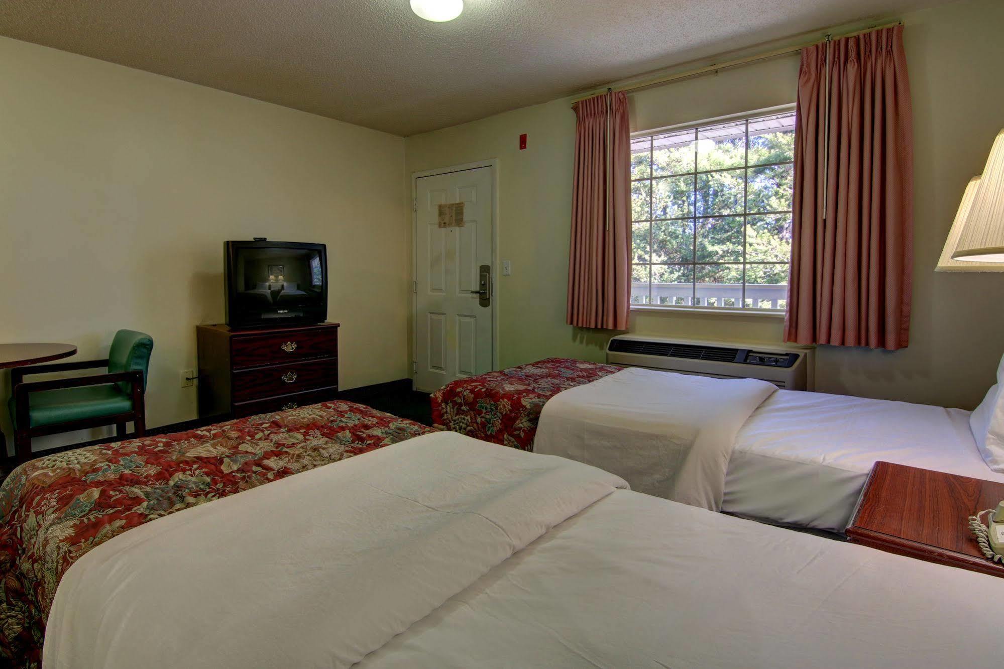 Intown Suites Extended Stay Raleigh Nc- Capital Blvd المظهر الخارجي الصورة