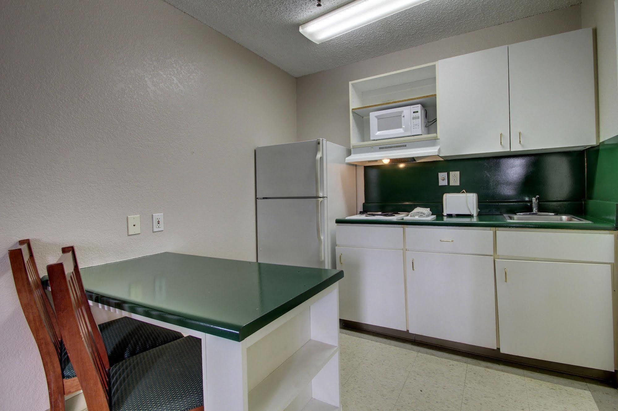 Intown Suites Extended Stay Raleigh Nc- Capital Blvd المظهر الخارجي الصورة