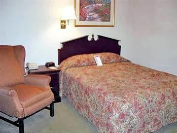 Intown Suites Extended Stay Raleigh Nc- Capital Blvd المظهر الخارجي الصورة